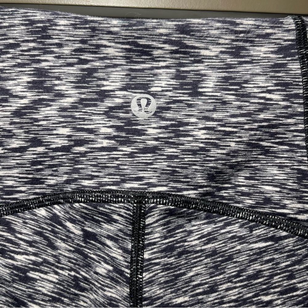 Lululemon women's grey black ready to rulu ruched leg leggings in size US 6 - Picture 9 of 10